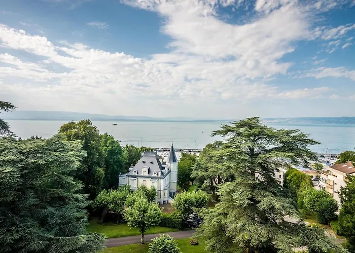 Standing Les Bains Apartment